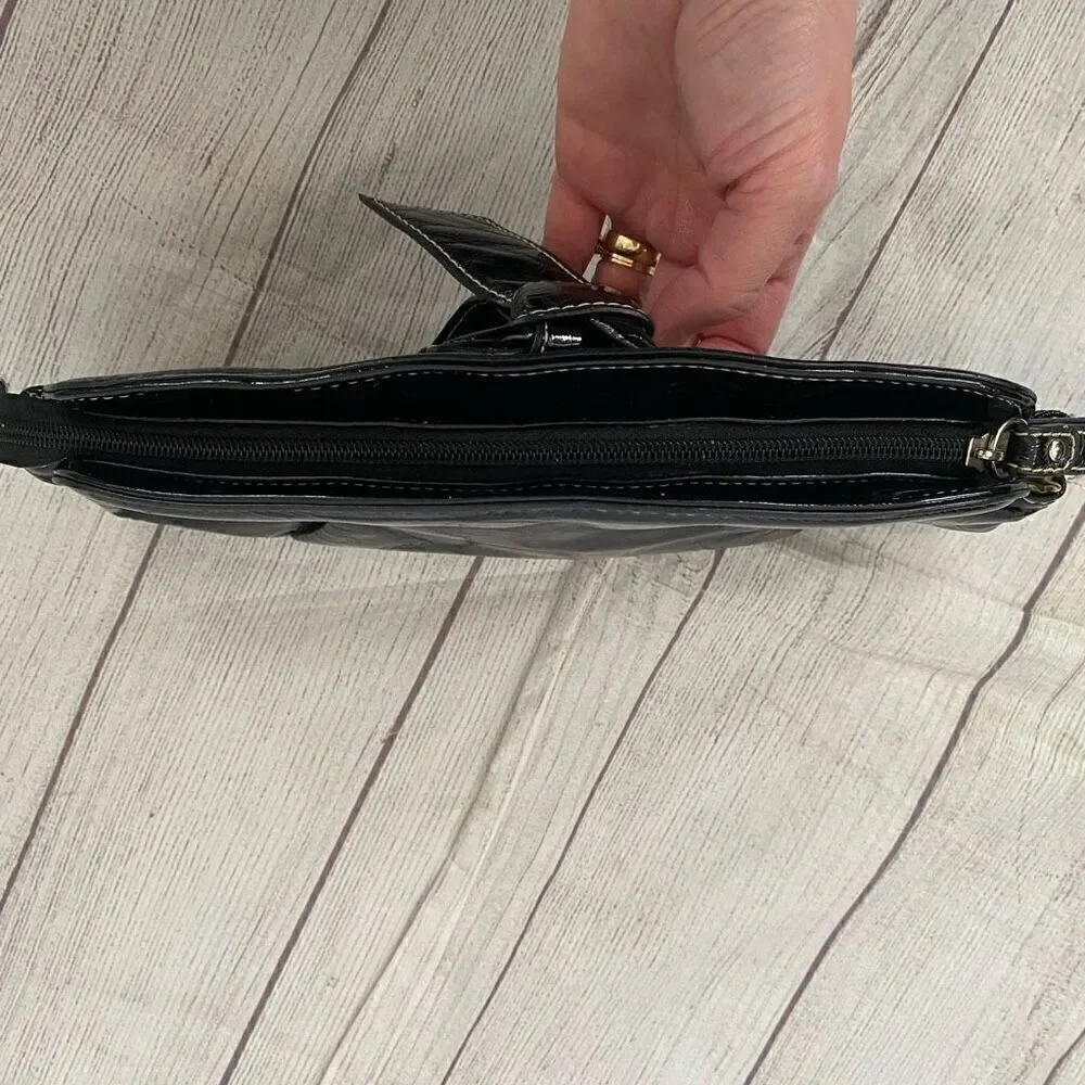 Bisou Bisou patent leather zip close wristlet clutch black
